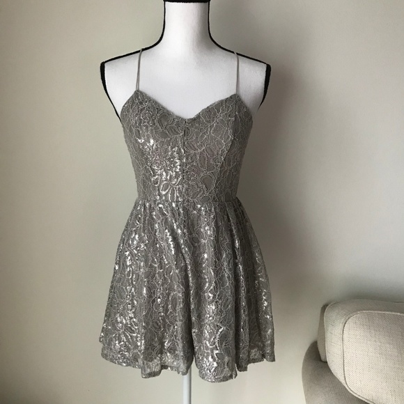 UO Kimchi Blue Victoria Lace Romper - Picture 4 of 7